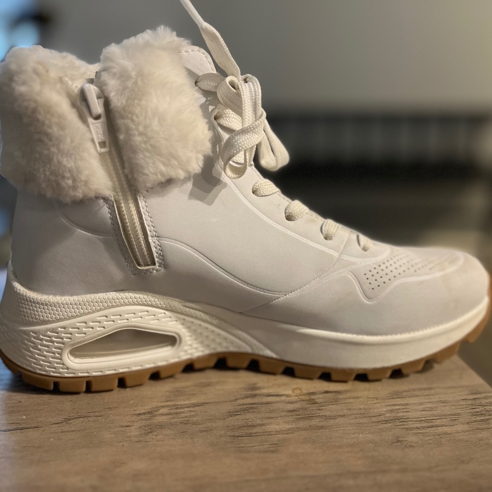 Sketchers sneaker boot euc 8